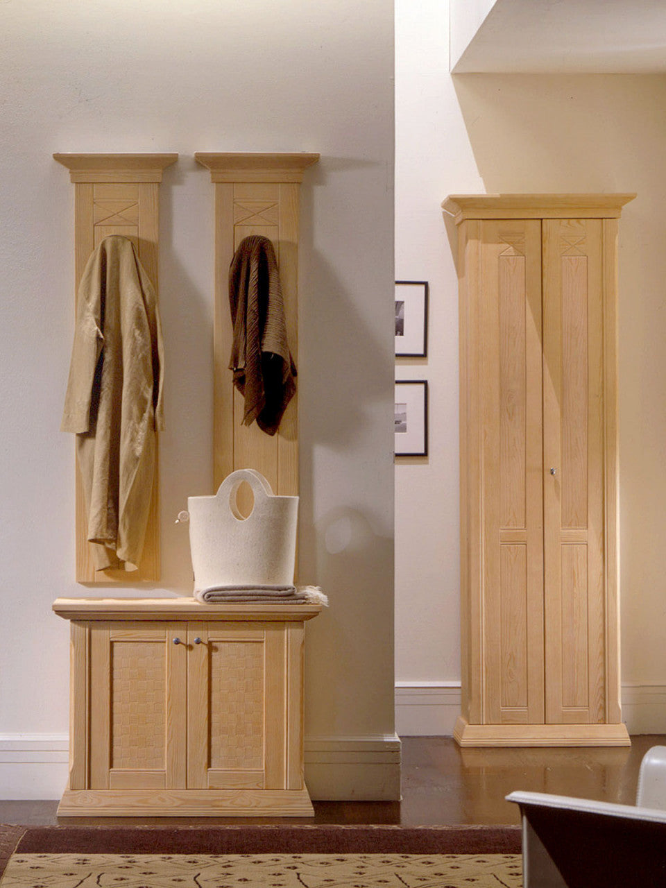Garderobenschrank Vienna B 76 x H 210 cm, Pinie massiv Pinie natur gebürstet